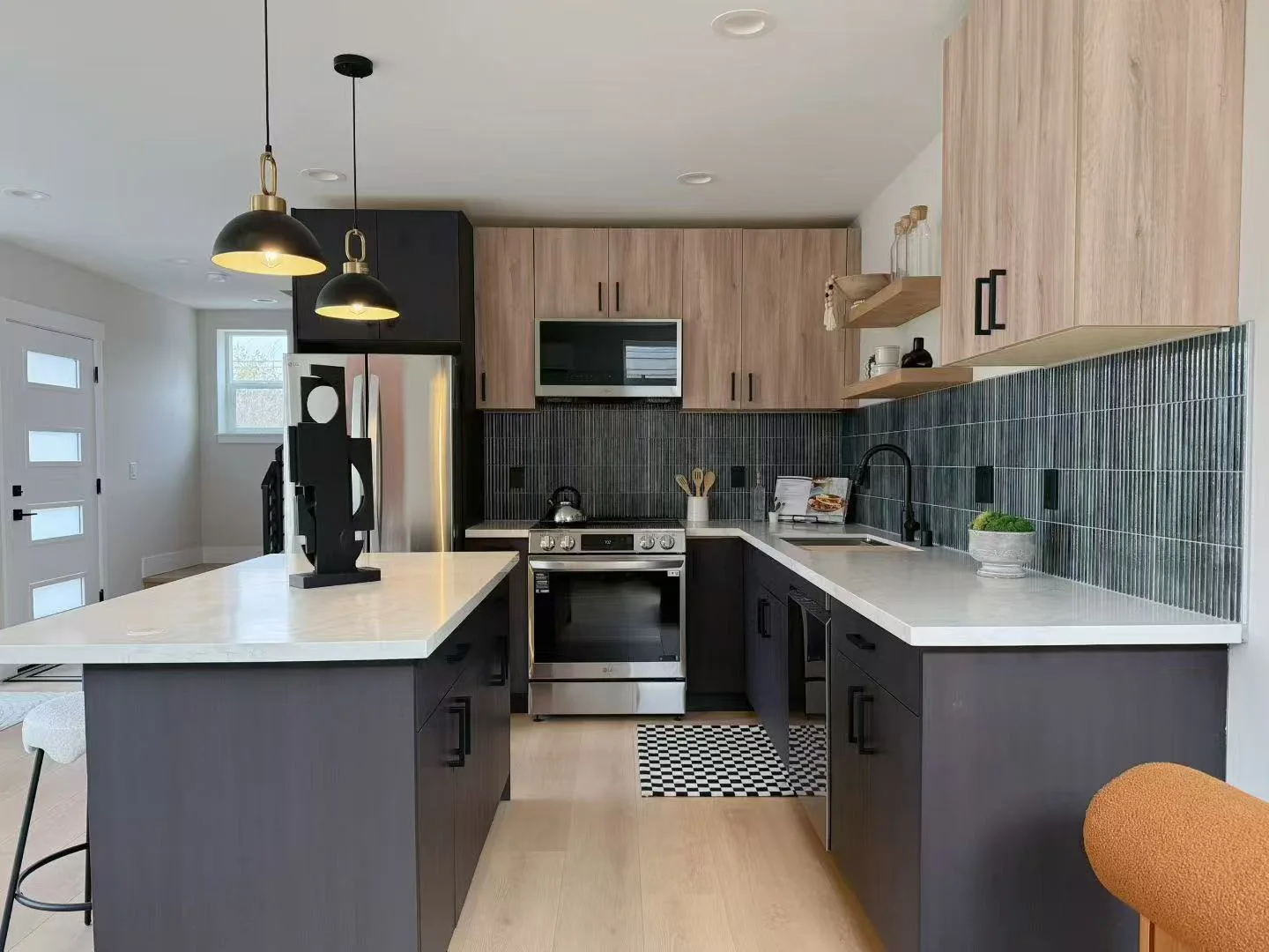 Light Grain + Dekor Black Project completed interior