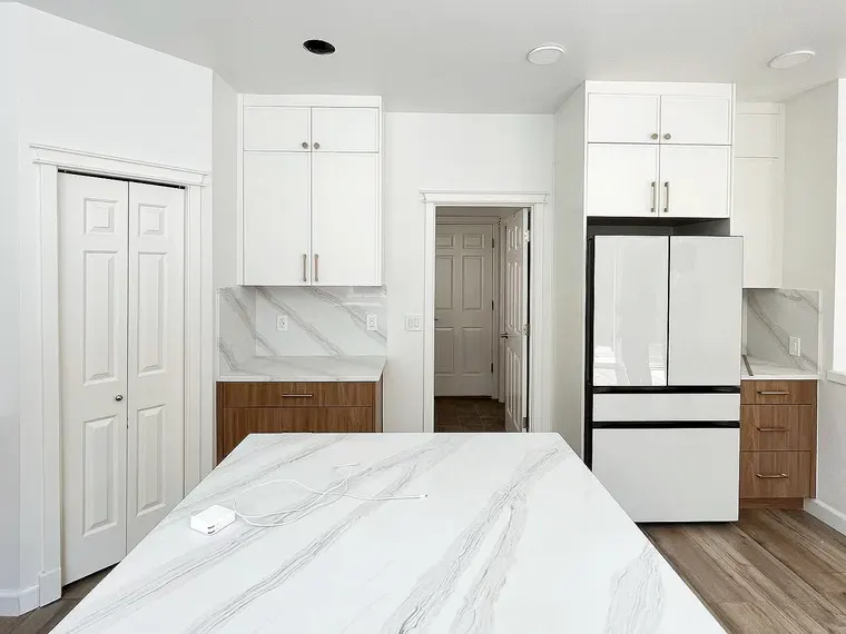 Completed kitchen or home project featuring Slim Simply White, Kanas Oak